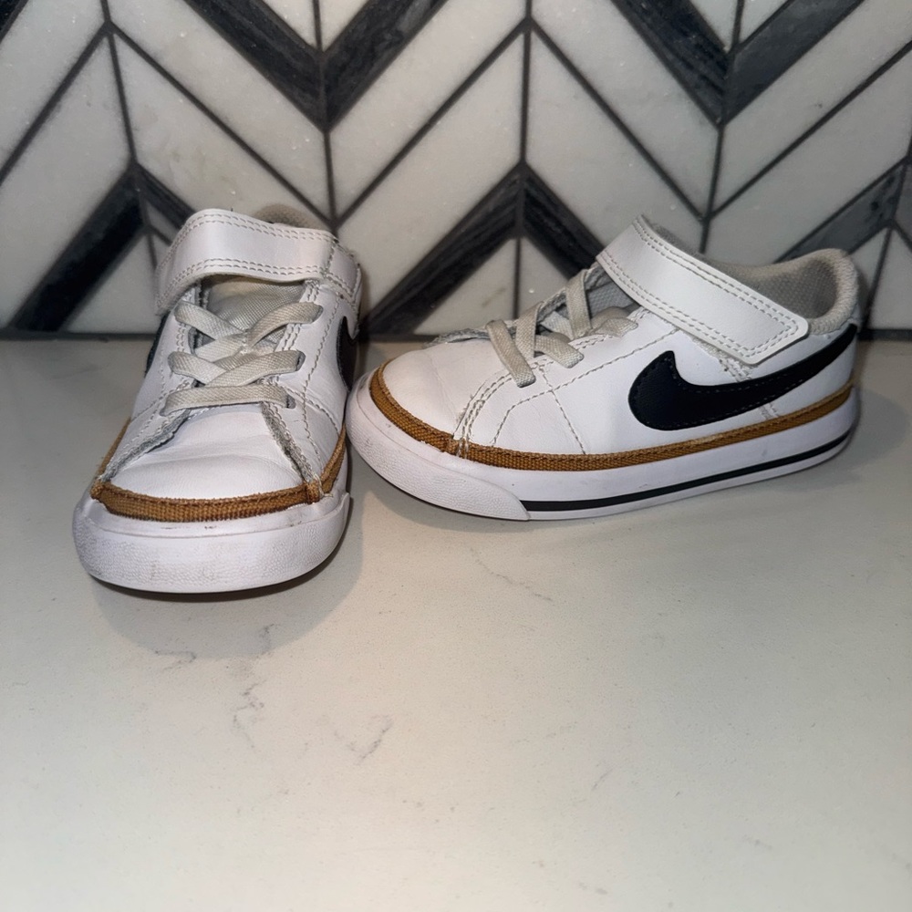 Nike Court Legacy TD – White/Black/Tan – Size 8C